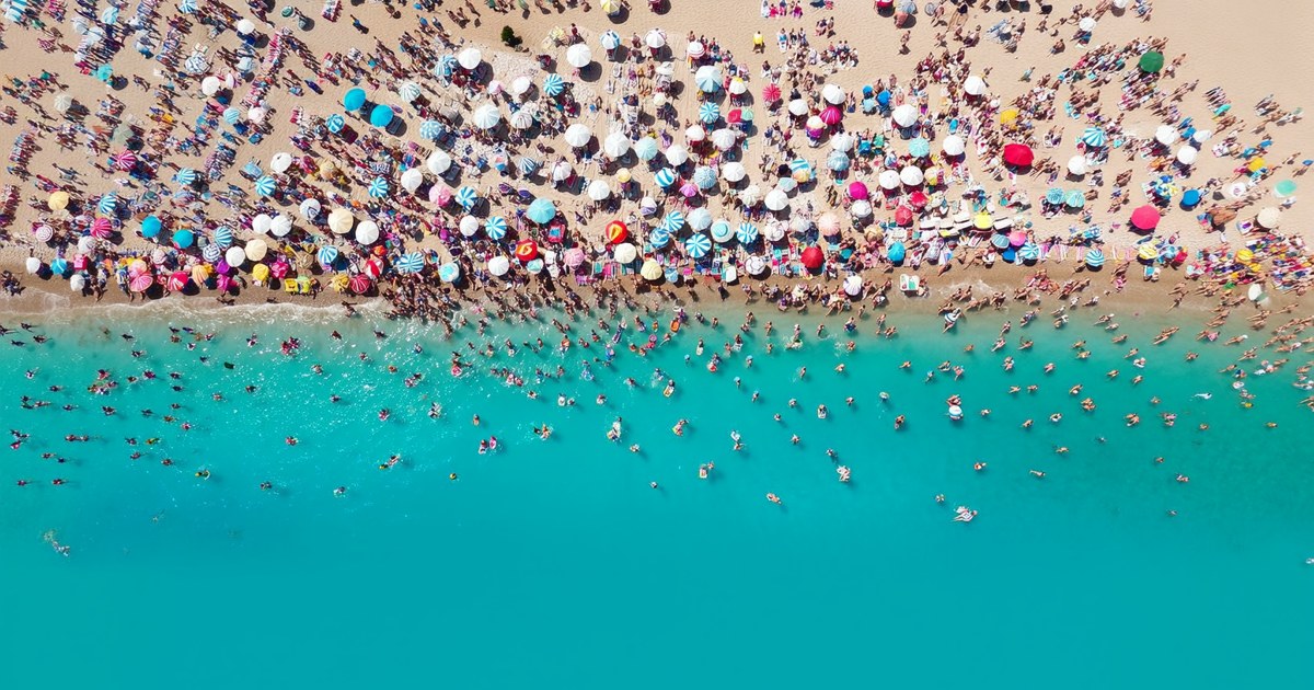 España bate récord de turismo pero algo inquietante acaba de pasar en junio